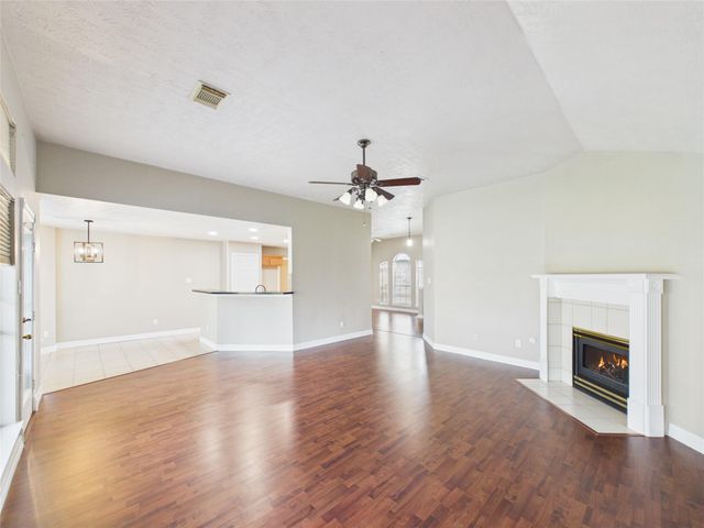 1105 Glencrest Drive, La Porte, TX 77571