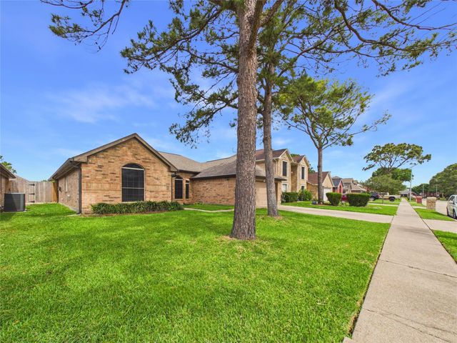 1105 Glencrest Drive, La Porte, TX 77571