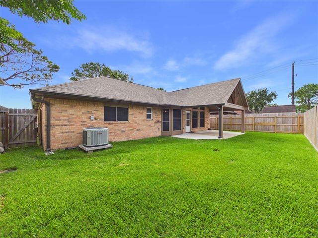 1105 Glencrest Drive, La Porte, TX 77571
