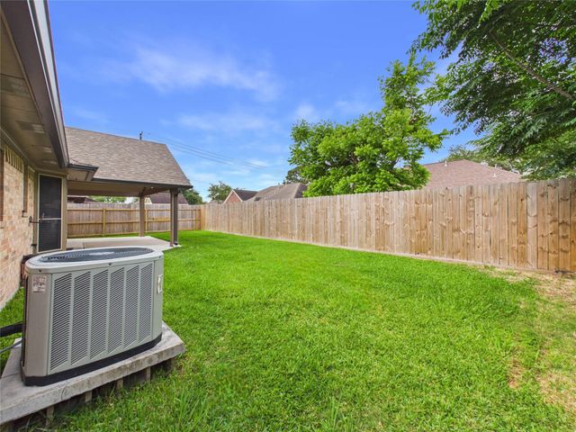 1105 Glencrest Drive, La Porte, TX 77571