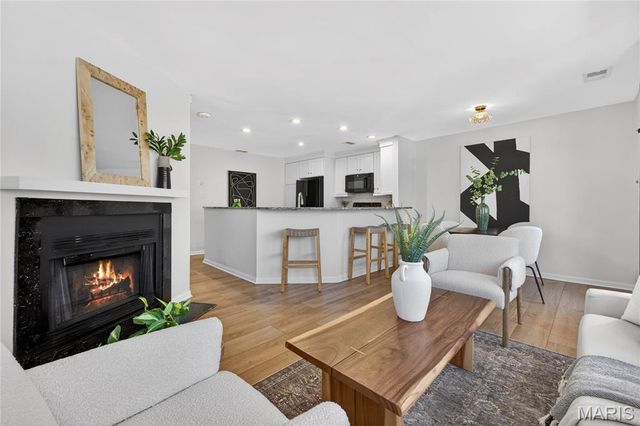 4436 Mcpherson Ave A, St Louis, MO 63108