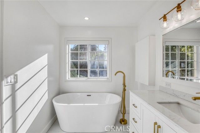 22158 Rayen, West Hills (los Angeles), CA 91304