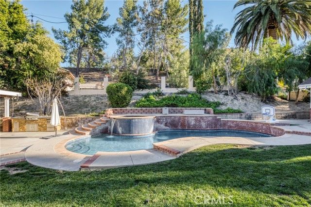 22158 Rayen, West Hills (los Angeles), CA 91304