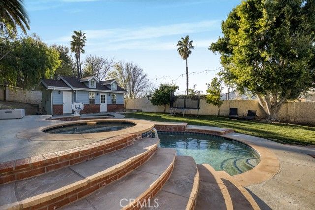 22158 Rayen, West Hills (los Angeles), CA 91304