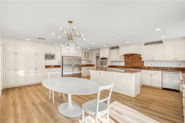 22158 Rayen, West Hills (los Angeles), CA 91304