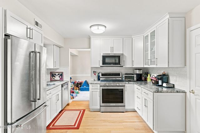 21 Gary Drive, Englishtown, NJ 07726