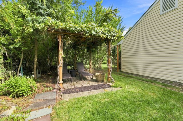 21 Gary Drive, Englishtown, NJ 07726