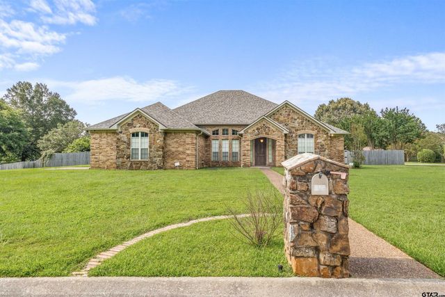 200 Saint Andrews Dr, Palestine, TX 75803