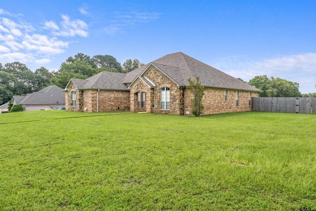 200 Saint Andrews Dr, Palestine, TX 75803
