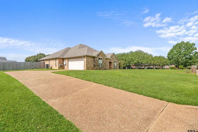 200 Saint Andrews Dr, Palestine, TX 75803
