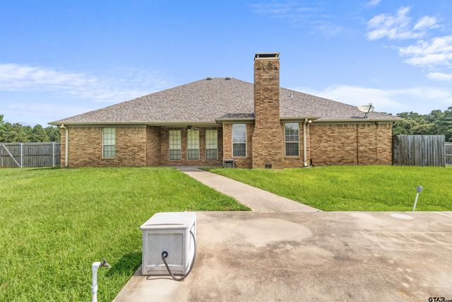 200 Saint Andrews Dr, Palestine, TX 75803