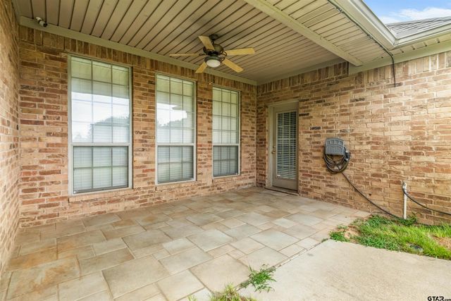 200 Saint Andrews Dr, Palestine, TX 75803