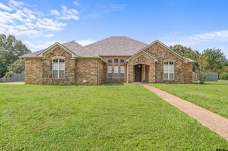 200 Saint Andrews Dr, Palestine, TX 75803