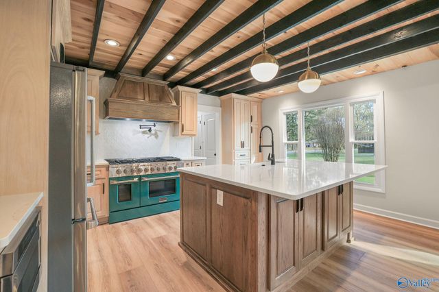 2401 Old Creek Trail SE, Decatur, AL 35603