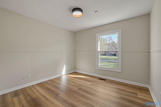 2401 Old Creek Trail SE, Decatur, AL 35603