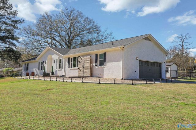 2401 Old Creek Trail SE, Decatur, AL 35603