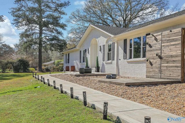 2401 Old Creek Trail SE, Decatur, AL 35603
