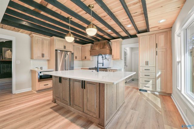 2401 Old Creek Trail SE, Decatur, AL 35603