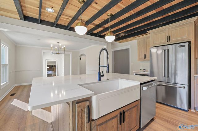 2401 Old Creek Trail SE, Decatur, AL 35603