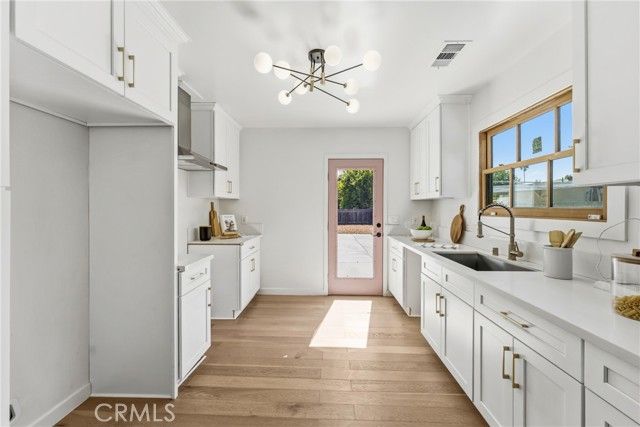 14138 Archwood, Van Nuys (los Angeles), CA 91405