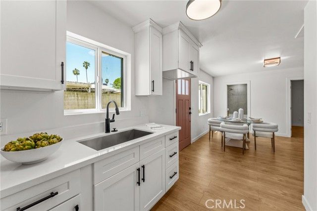 14138 Archwood, Van Nuys (los Angeles), CA 91405