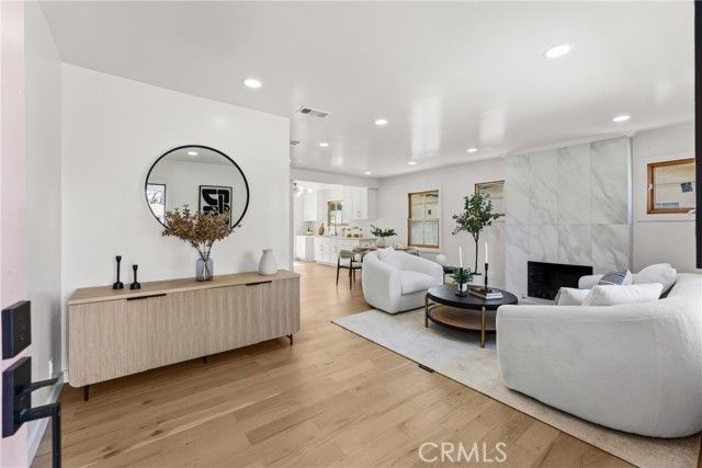 14138 Archwood, Van Nuys (los Angeles), CA 91405