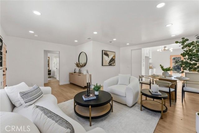 14138 Archwood, Van Nuys (los Angeles), CA 91405