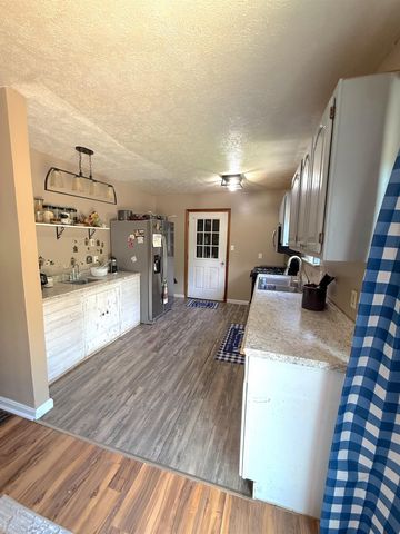 400 Paradise Lane, Huntington, WV 25704