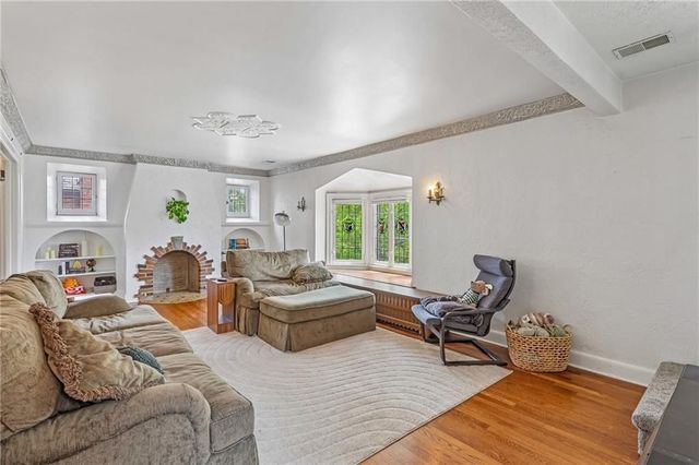536&538 Lansdale Pl, Mt Lebanon, PA 15228