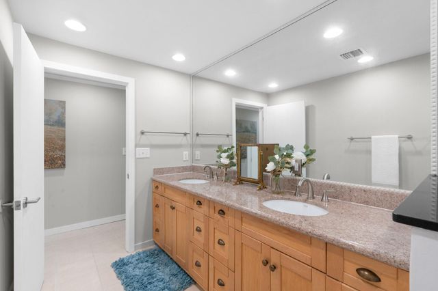 2317 NE 12th St, Fort Lauderdale, FL 33304