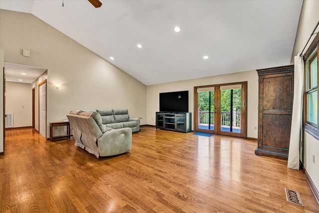 400 HARBOR LANDING DR, Moneta, VA 24121