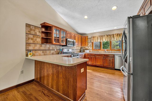 400 HARBOR LANDING DR, Moneta, VA 24121