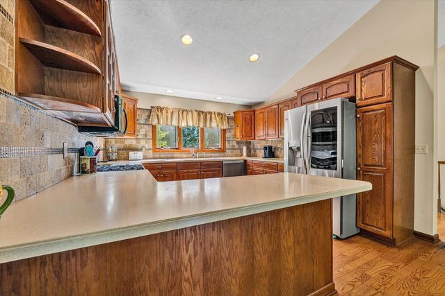 400 HARBOR LANDING DR, Moneta, VA 24121