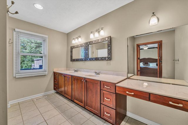 400 HARBOR LANDING DR, Moneta, VA 24121