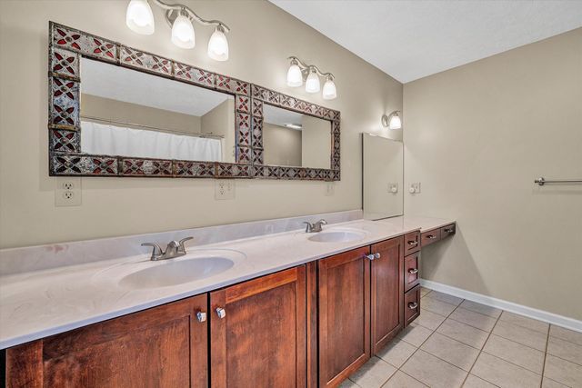 400 HARBOR LANDING DR, Moneta, VA 24121