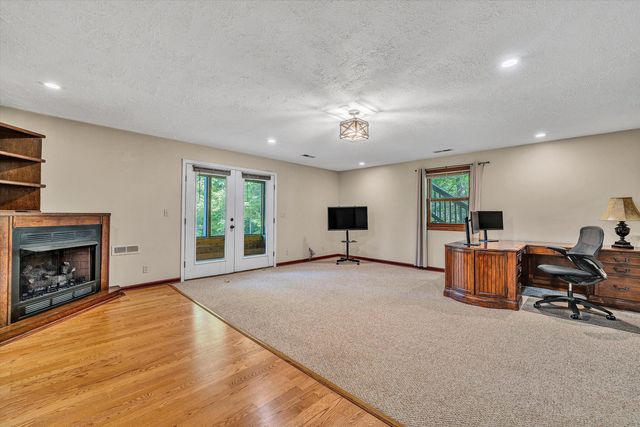 400 HARBOR LANDING DR, Moneta, VA 24121