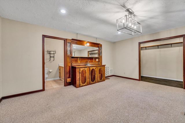 400 HARBOR LANDING DR, Moneta, VA 24121