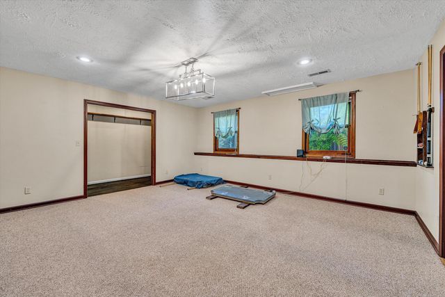 400 HARBOR LANDING DR, Moneta, VA 24121