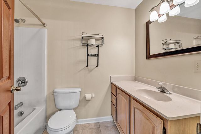 400 HARBOR LANDING DR, Moneta, VA 24121