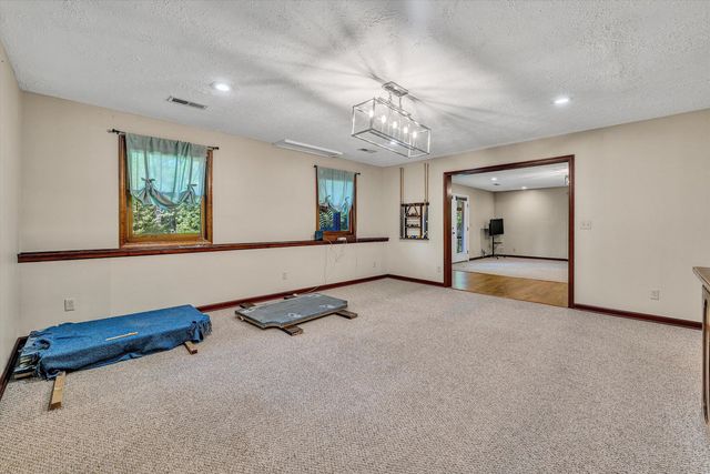 400 HARBOR LANDING DR, Moneta, VA 24121