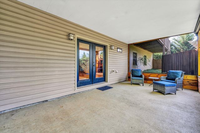 400 HARBOR LANDING DR, Moneta, VA 24121
