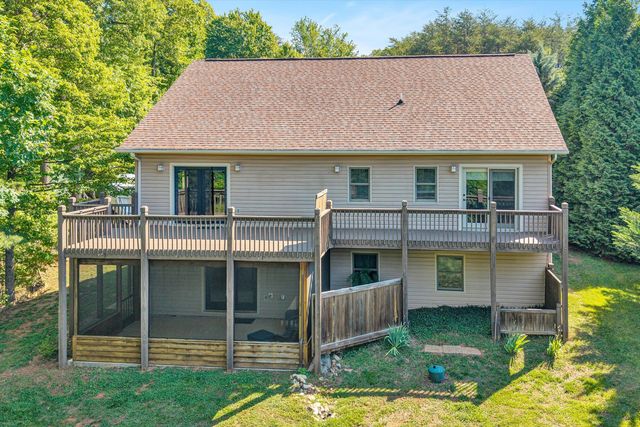 400 HARBOR LANDING DR, Moneta, VA 24121