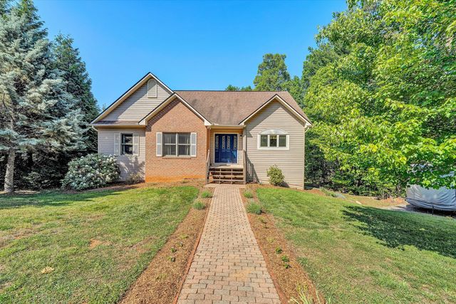 400 HARBOR LANDING DR, Moneta, VA 24121