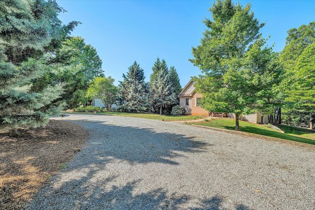 400 HARBOR LANDING DR, Moneta, VA 24121
