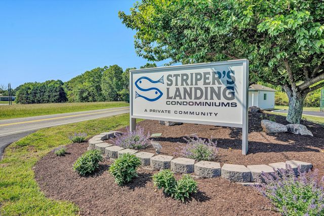 400 HARBOR LANDING DR, Moneta, VA 24121