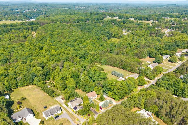 400 HARBOR LANDING DR, Moneta, VA 24121