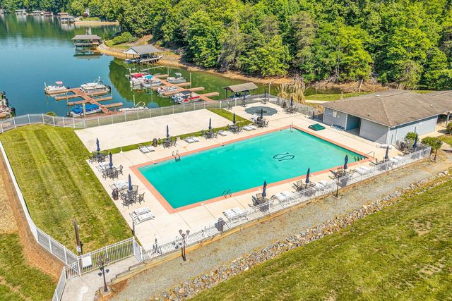 400 HARBOR LANDING DR, Moneta, VA 24121