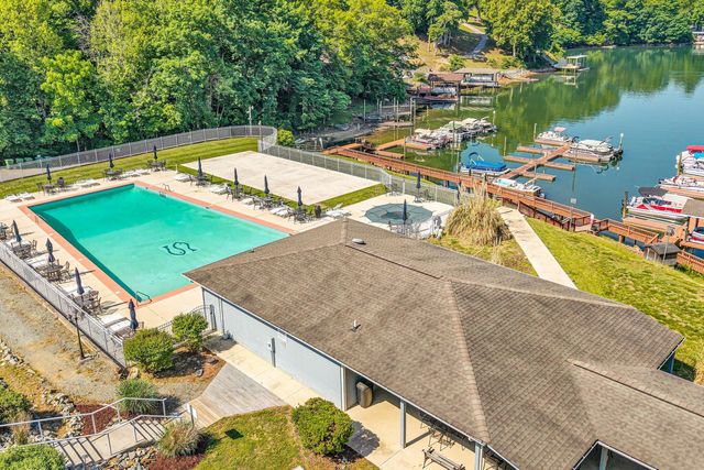 400 HARBOR LANDING DR, Moneta, VA 24121