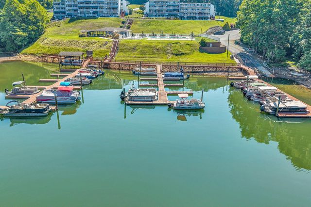 400 HARBOR LANDING DR, Moneta, VA 24121