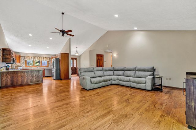 400 HARBOR LANDING DR, Moneta, VA 24121